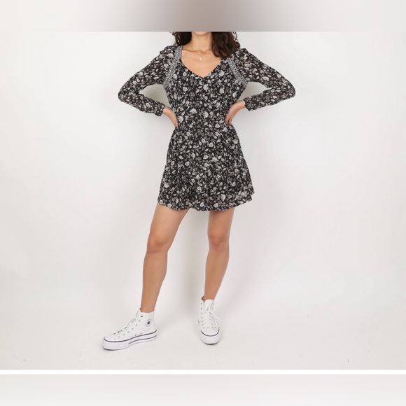 INTERMIX Dresses & Skirts - INTERMIX- Ariel Long Sleeve Floral Mini Dress